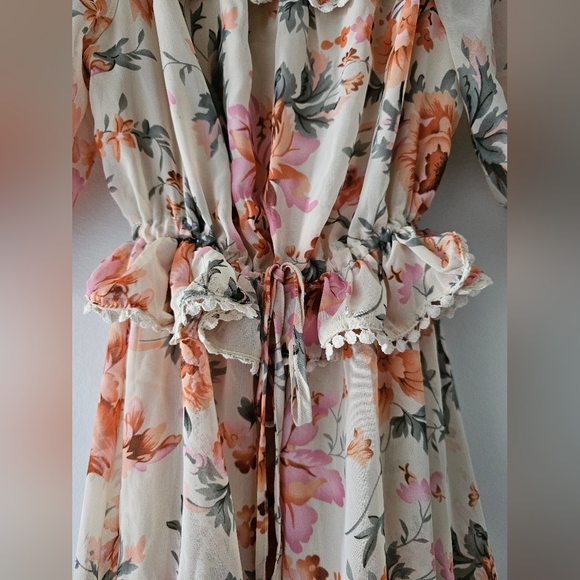 Esther & Co - Aiyana floral dress - Picture 4 of 8